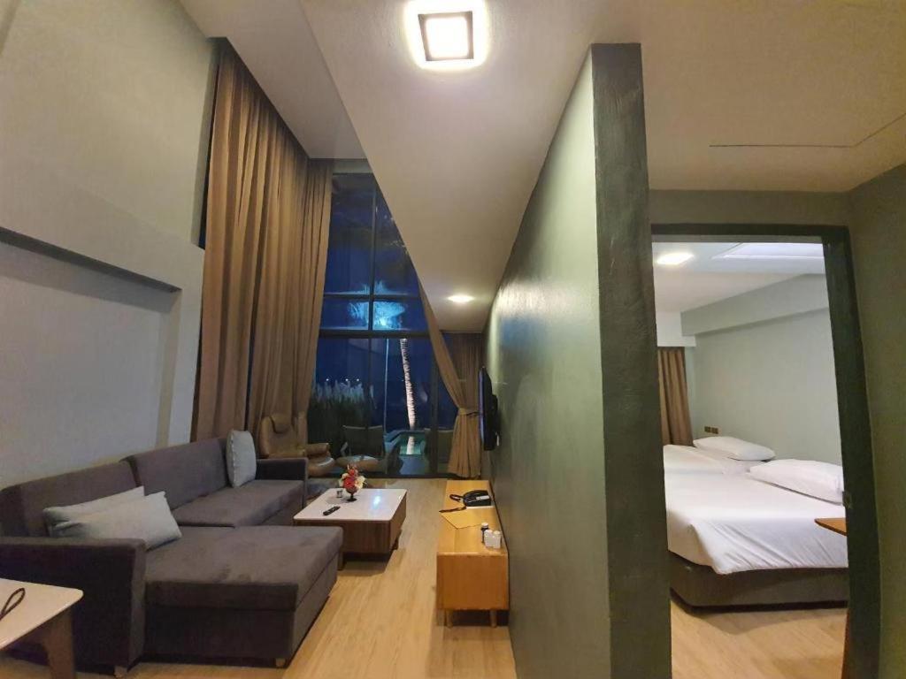 Eco Cozy Beachfront Resort Chaam Хуа Хин Екстериор снимка